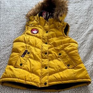 Stylish Yellow Puffer Vest with Removable Faux Fur Trim